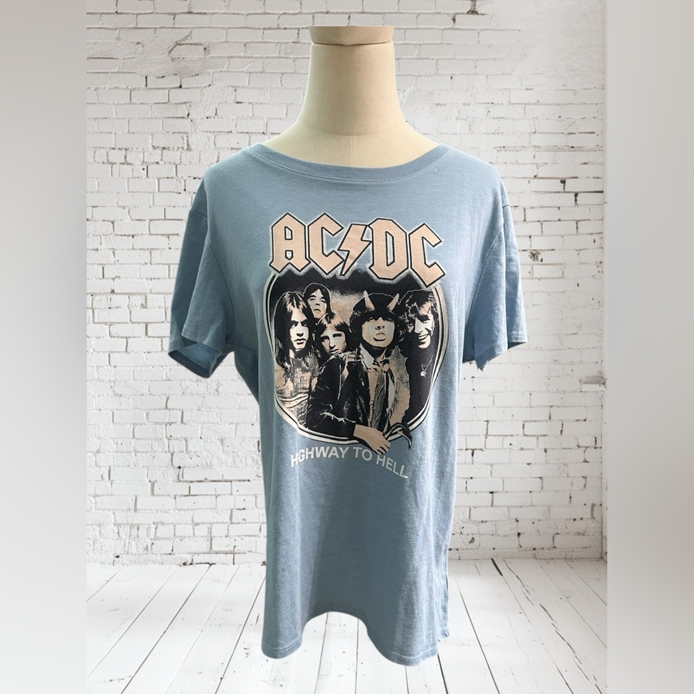 Lucky Brand AC/DC Band T-Shirt. Soft Blue.
Size: Large